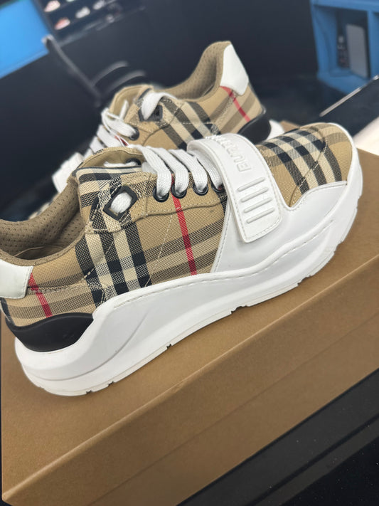 Burberry Sneakers (Preowned)