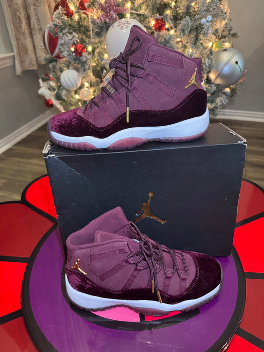 Jordan 11 Maroon Velvet (Preowned)